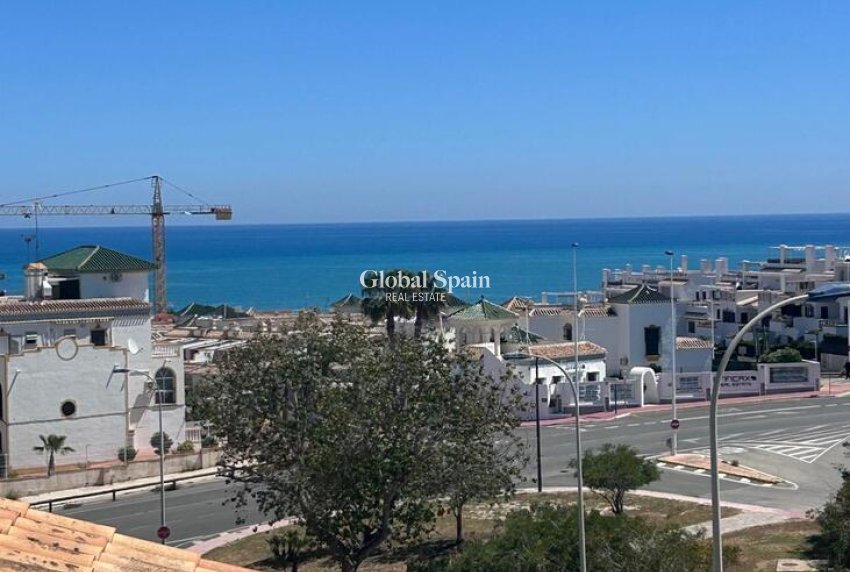 Wederverkoop - HUIS -
TORREVIEJA - Torreblanca