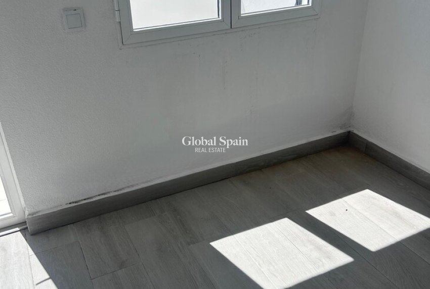 Wederverkoop - HUIS -
TORREVIEJA - Torreblanca