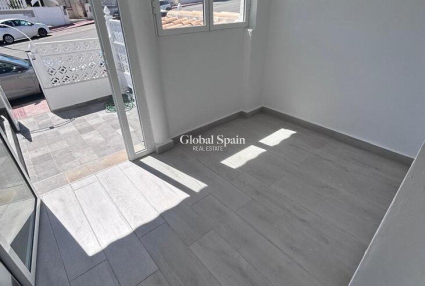 Wederverkoop - HUIS -
TORREVIEJA - Torreblanca