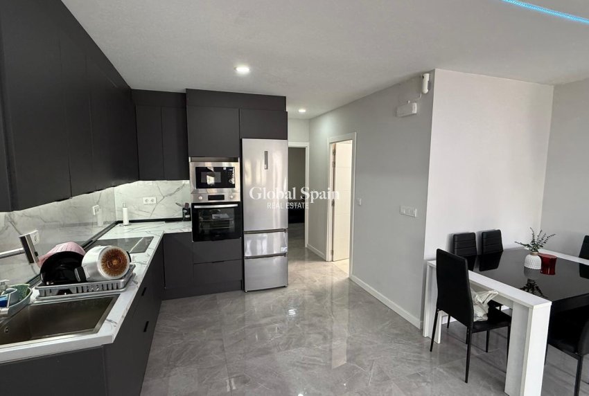 Wederverkoop - HUIS -
TORREVIEJA - Torreta Florida
