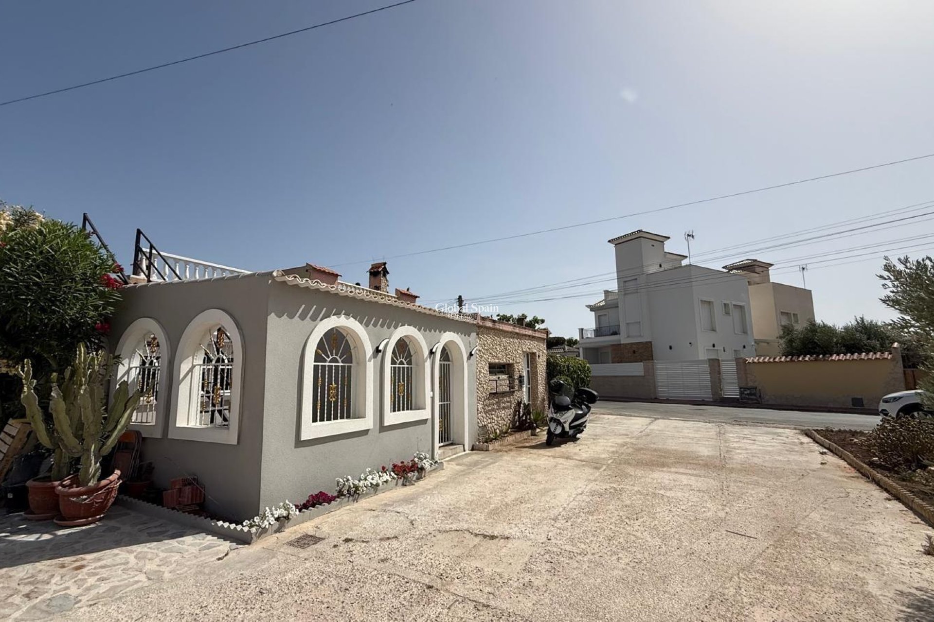 Wederverkoop - HUIS -
TORREVIEJA - Torreta Florida