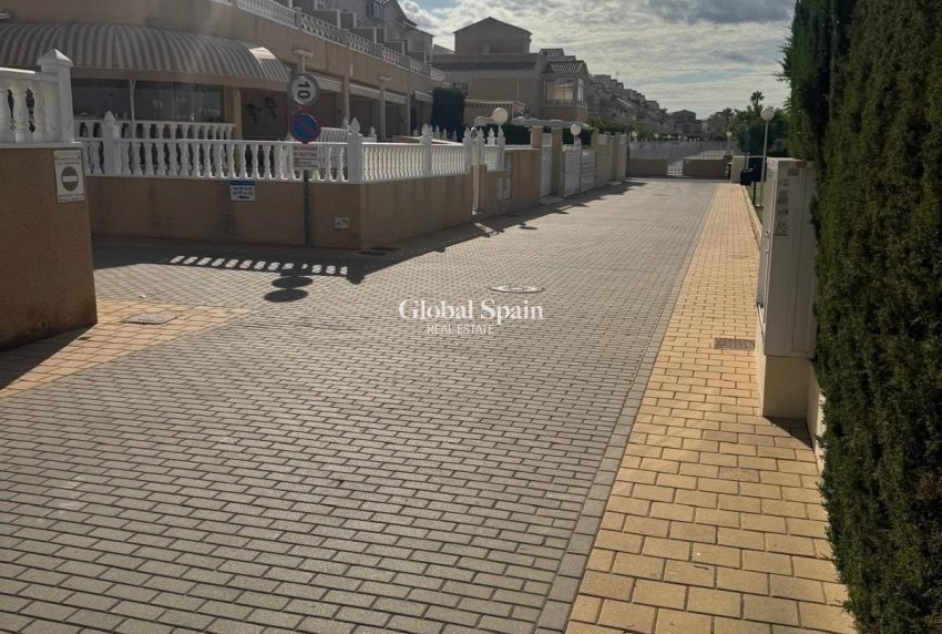 Wederverkoop - HUIS -
TORREVIEJA - Torretas