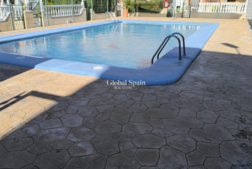 Wederverkoop - HUIS -
TORREVIEJA - Torretas