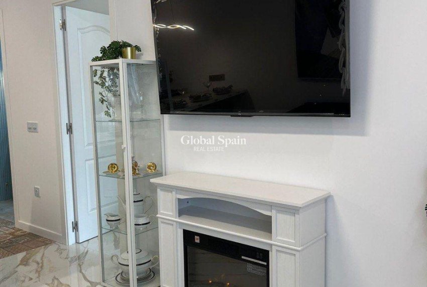 Wederverkoop - HUIS -
TORREVIEJA - Torretas