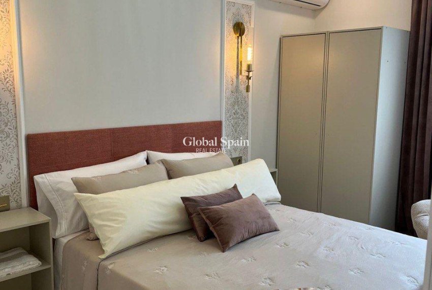 Wederverkoop - HUIS -
TORREVIEJA - Torretas