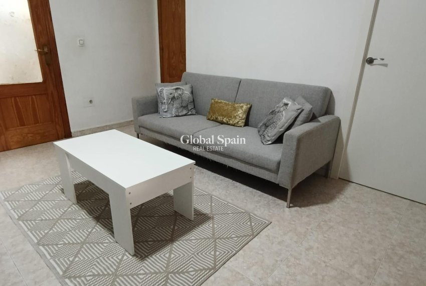Wederverkoop - HUIS -
TORREVIEJA - Torretas