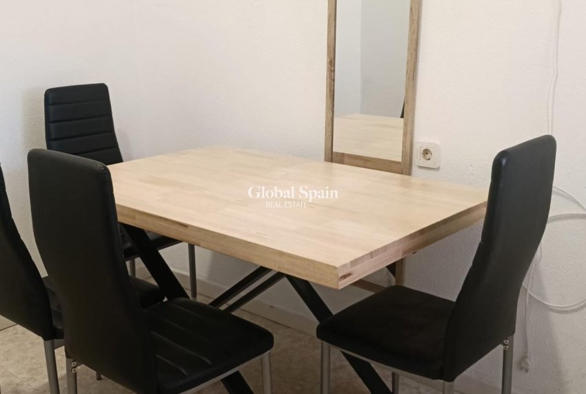 Wederverkoop - HUIS -
TORREVIEJA - Torretas