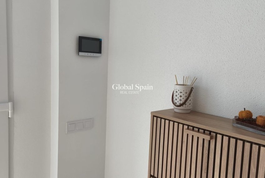 Wederverkoop - HUIS -
TORREVIEJA - Torrevieja