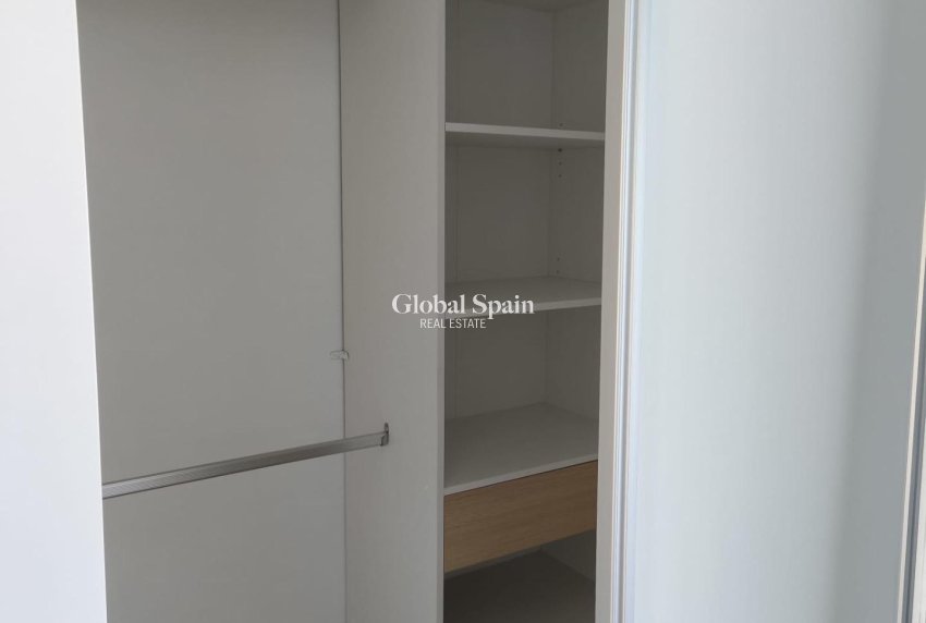 Wederverkoop - HUIS -
TORREVIEJA - Torrevieja