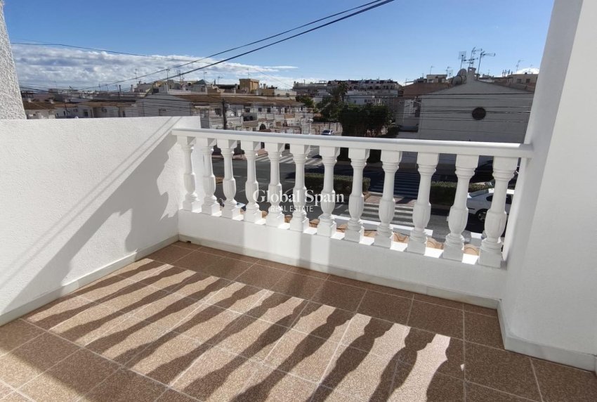 Wederverkoop - HUIS -
TORREVIEJA - Torrevieja