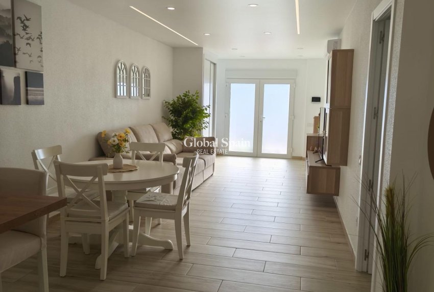 Wederverkoop - HUIS -
TORREVIEJA - Torrevieja