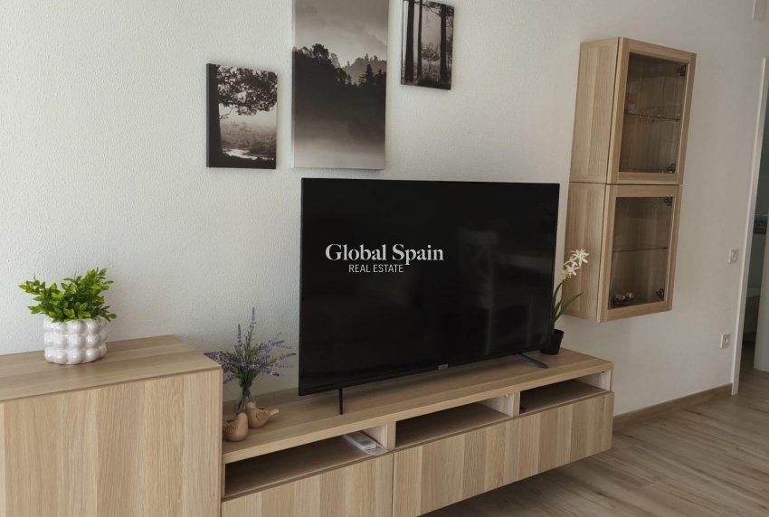 Wederverkoop - HUIS -
TORREVIEJA - Torrevieja