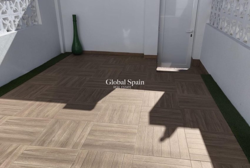 Wederverkoop - HUIS -
TORREVIEJA - Torrevieja