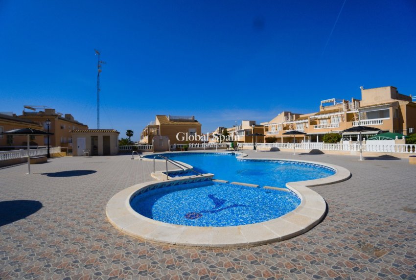 Wederverkoop - Huis -
TORREVIEJA - Torrevieja