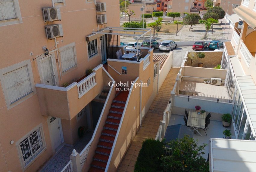 Wederverkoop - Huis -
TORREVIEJA - Torrevieja