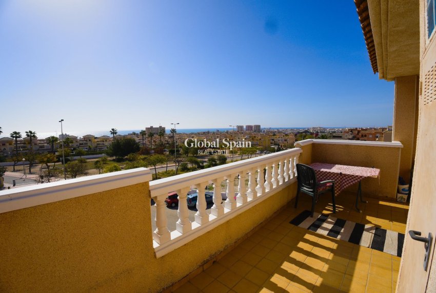 Wederverkoop - Huis -
TORREVIEJA - Torrevieja