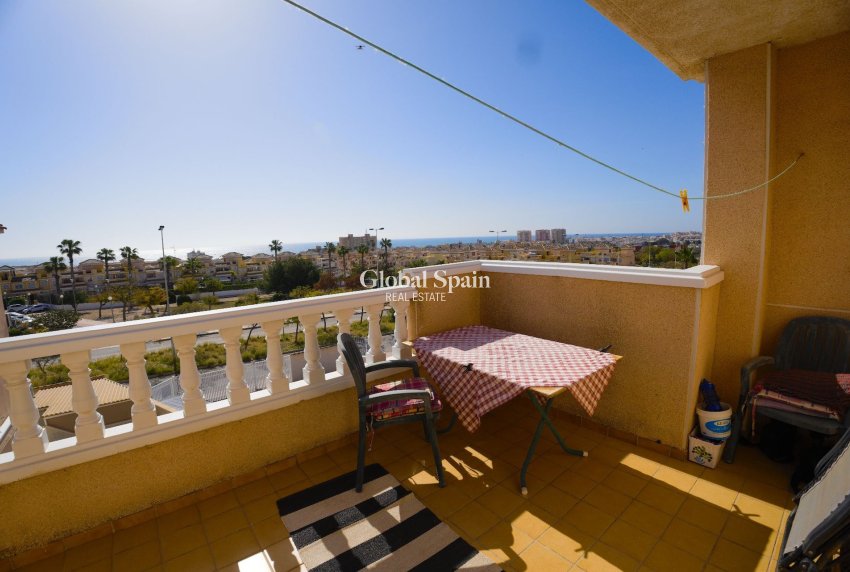 Wederverkoop - Huis -
TORREVIEJA - Torrevieja