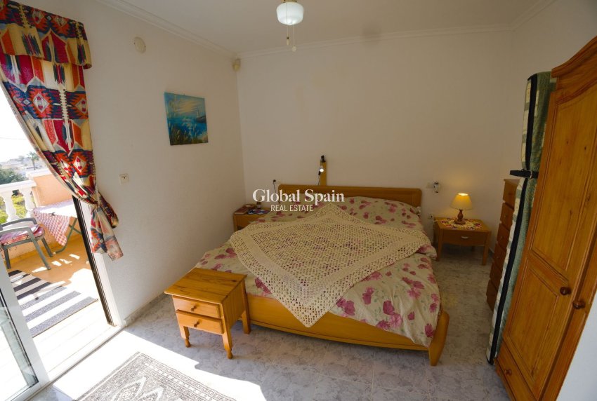 Wederverkoop - Huis -
TORREVIEJA - Torrevieja