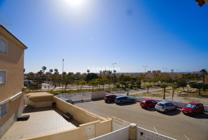 Wederverkoop - Huis -
TORREVIEJA - Torrevieja