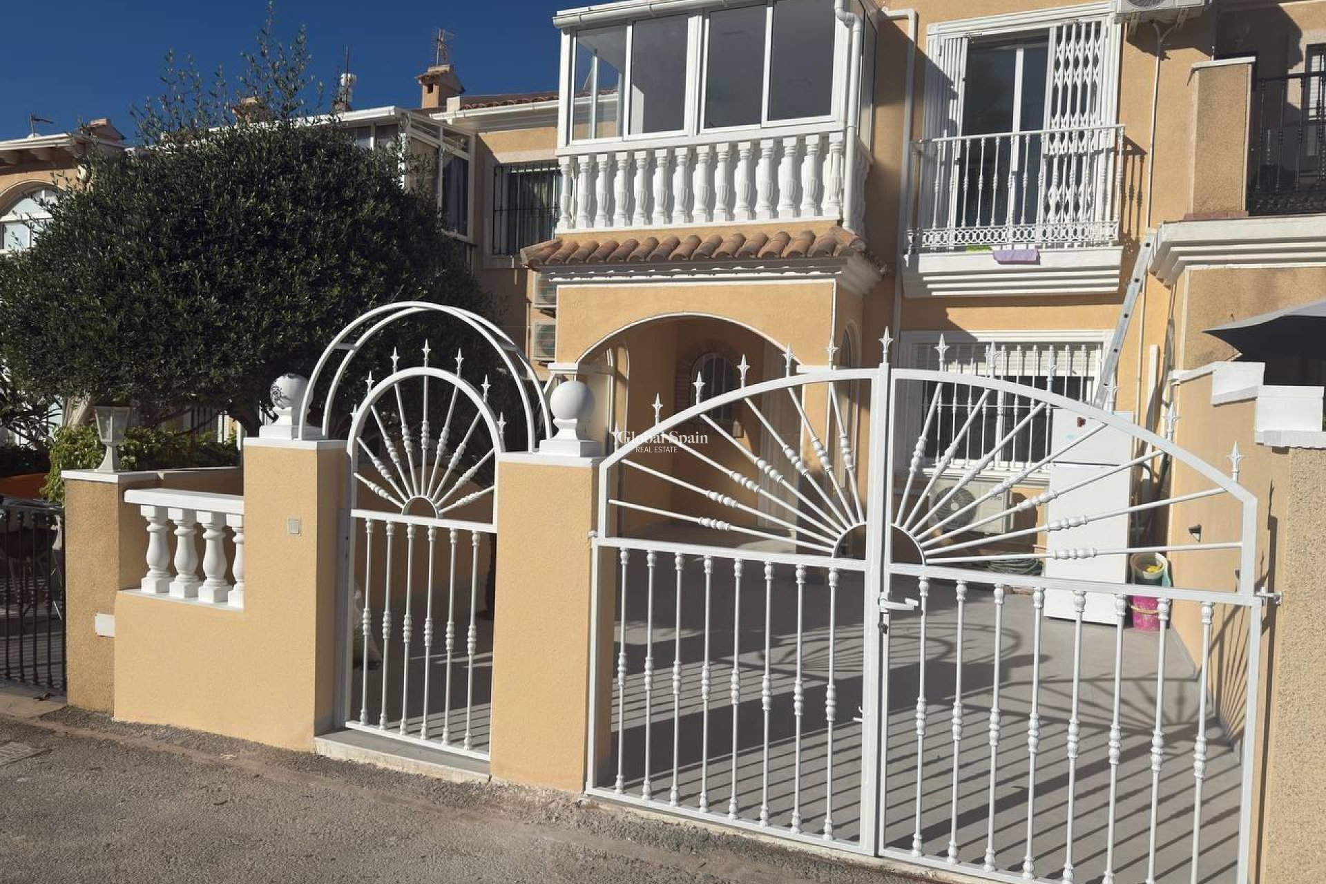 Wederverkoop - HUIS -
TORREVIEJA - Zona Los Frutales