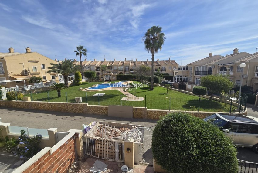 Wederverkoop - HUIS -
TORREVIEJA - Zona Los Frutales