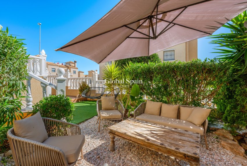 Wederverkoop - HUIS -
Villamartin - Costa Blanca