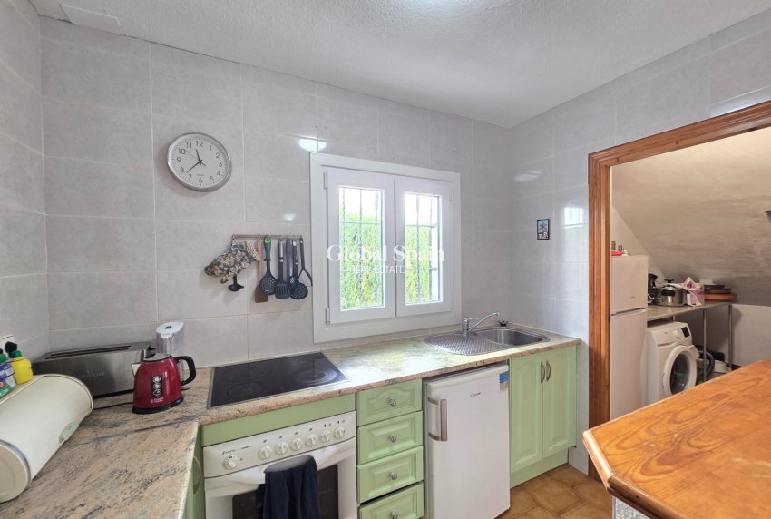 Wederverkoop - HUIS -
Villamartin * - Los Dolses *