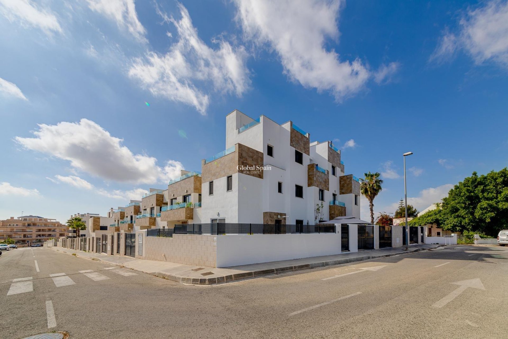 Wederverkoop - HUIS -
VILLAMARTÍN - Orihuela Costa