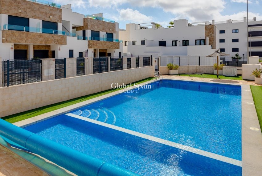 Wederverkoop - HUIS -
VILLAMARTÍN - Orihuela Costa