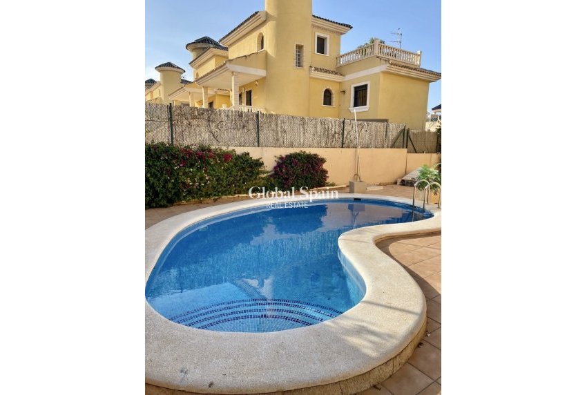 Wederverkoop - HUIS -
VILLAMARTÍN