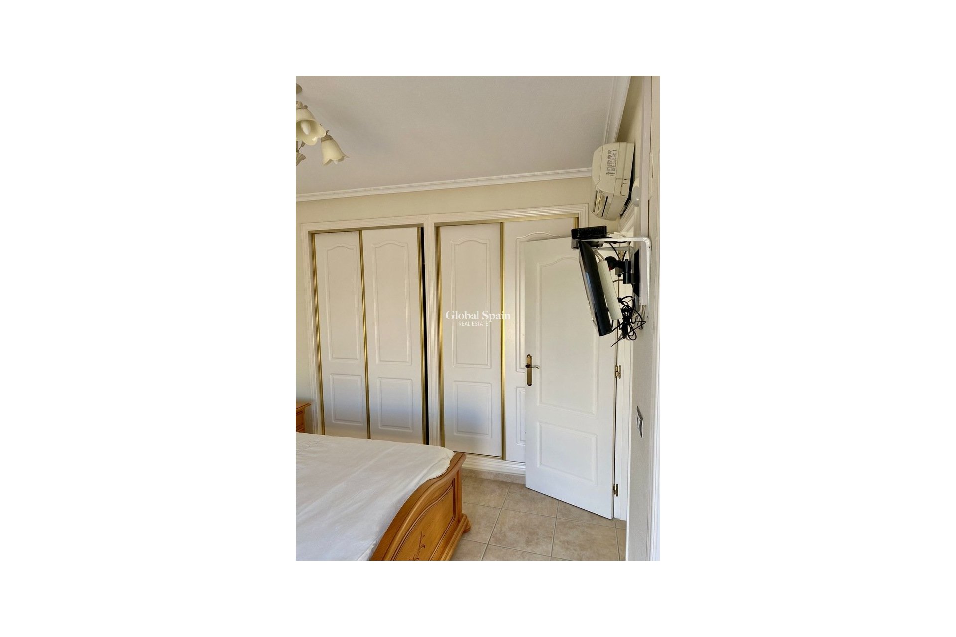 Wederverkoop - HUIS -
VILLAMARTÍN