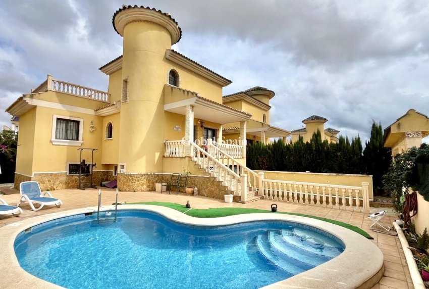 Wederverkoop - HUIS -
VILLAMARTÍN