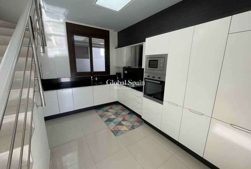 Wederverkoop - HUIS -
VILLAMARTÍN