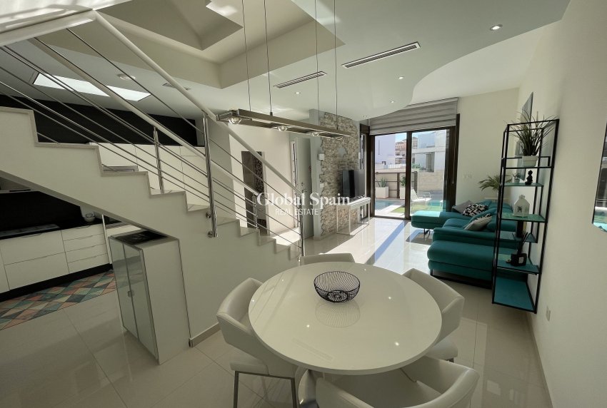 Wederverkoop - HUIS -
VILLAMARTÍN