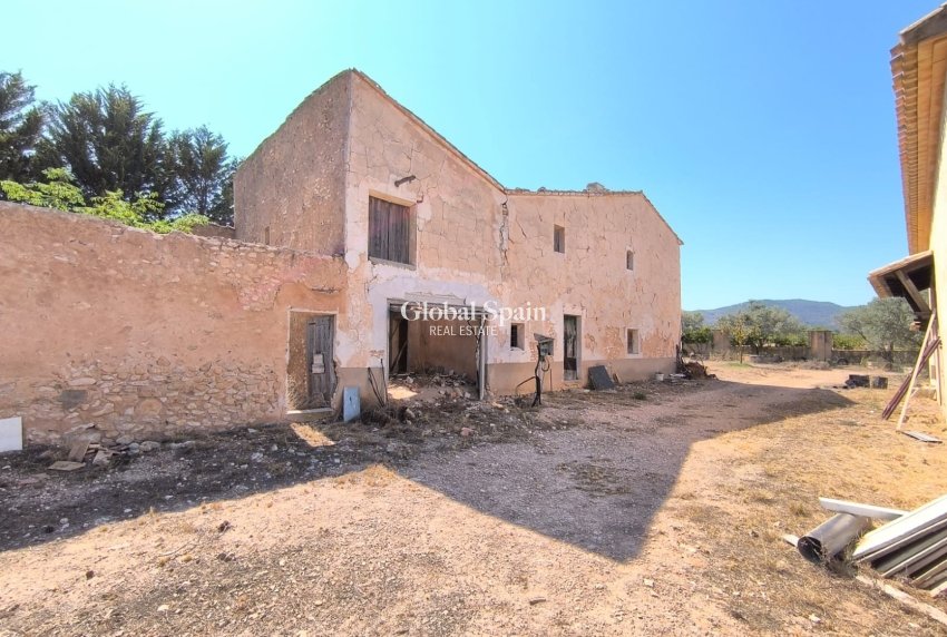 Wederverkoop - HUIS -
VILLENA - Inland