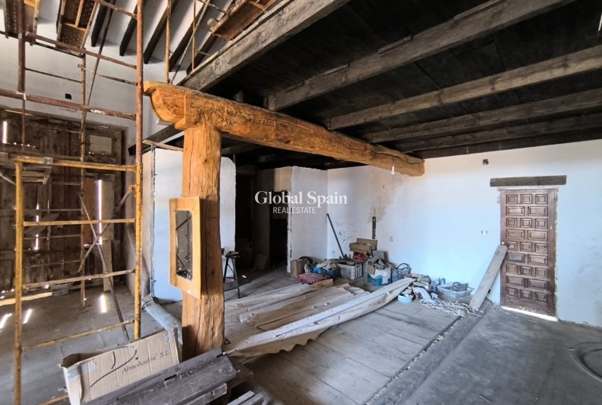 Wederverkoop - HUIS -
VILLENA - Inland