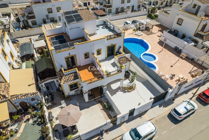 Wederverkoop - HUIS -
VISTABELLA GOLF  - Entre Naranjos