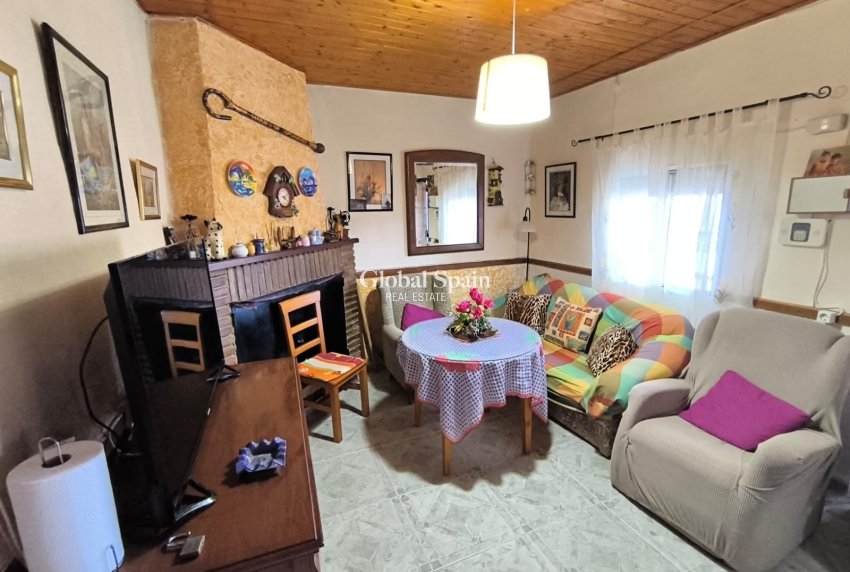 Wederverkoop - HUIS -
YECLA - Inland