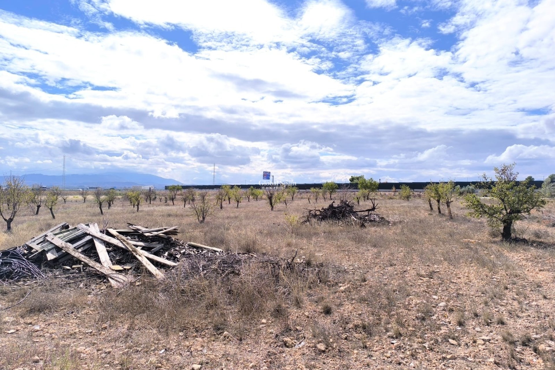 Wederverkoop - HUIS -
YECLA - Inland