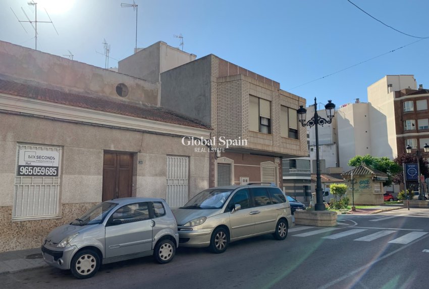 Wederverkoop - Land -
GUARDAMAR DEL SEGURA - Guardamar pueblo