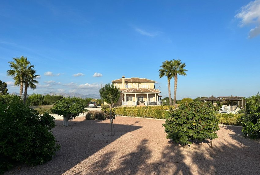 Wederverkoop - Landelijk onroerend goed/Finca -
La Matanza