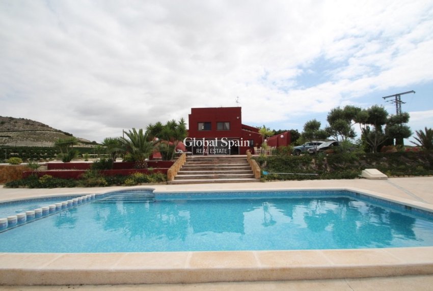 Wederverkoop - Landelijk onroerend goed/Finca -
ORIHUELA - Torremendo