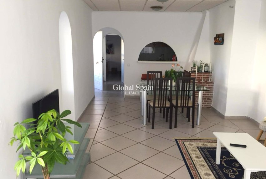 Wederverkoop - Lokaal -
Albir - center