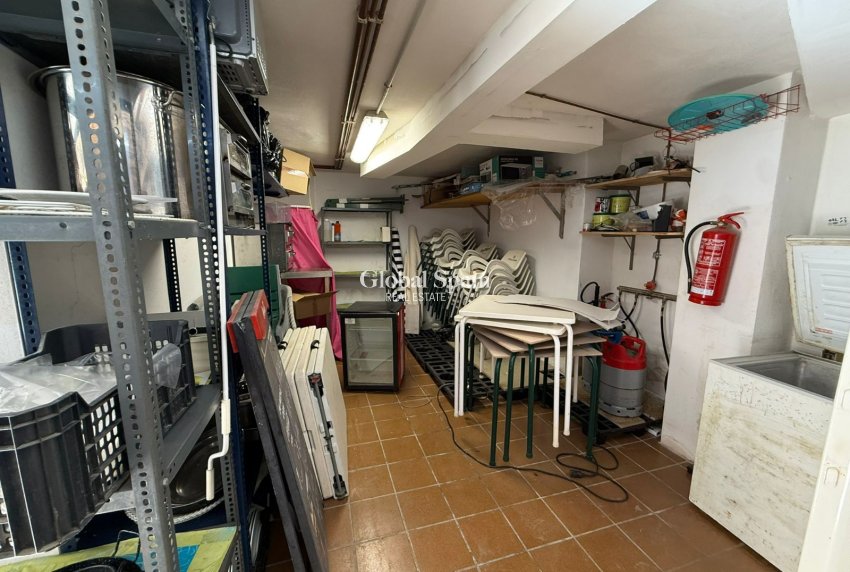 Wederverkoop - Lokaal -
PILES - Playa