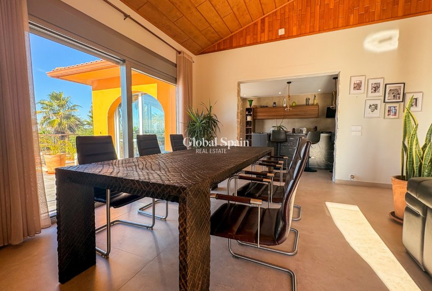 Wederverkoop - Onafhankelijke villa -
ELCHE - Las Bayas