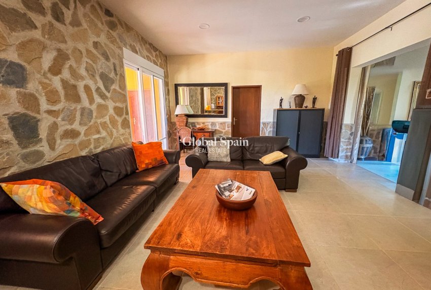 Wederverkoop - Onafhankelijke villa -
ELCHE - Las Bayas