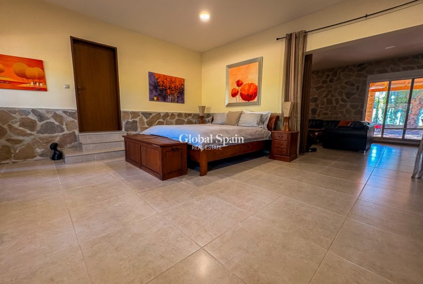 Wederverkoop - Onafhankelijke villa -
ELCHE - Las Bayas