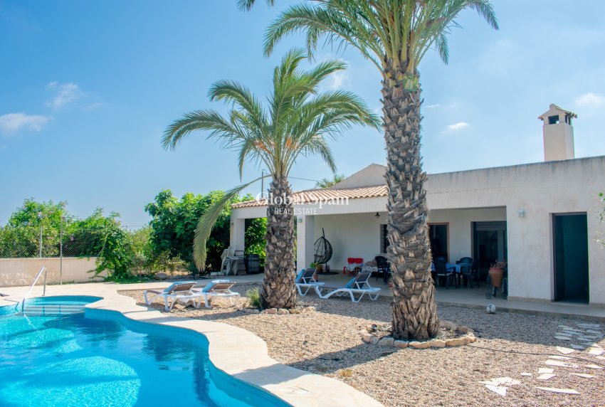 Wederverkoop - Onafhankelijke villa -
GUARDAMAR DEL SEGURA - EL RASO