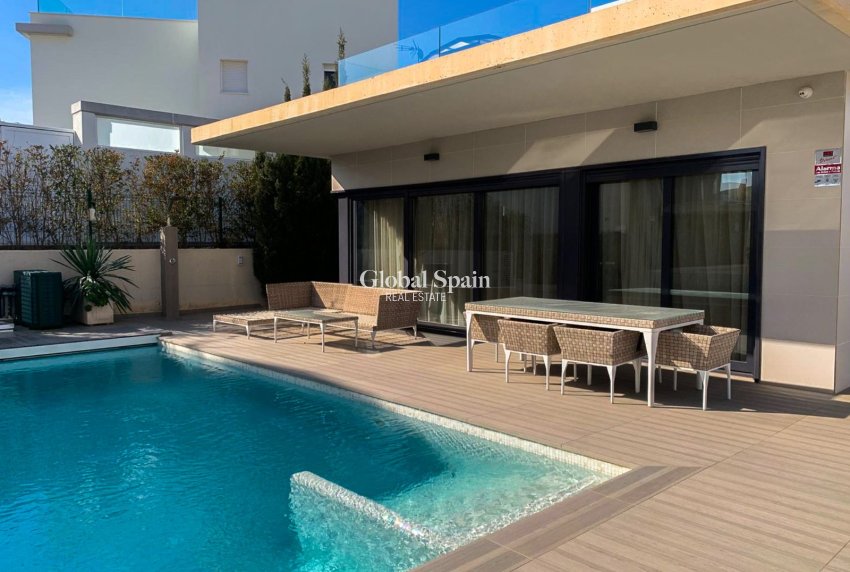 Wederverkoop - Onafhankelijke villa -
ORIHUELA COSTA - CAMPOAMOR