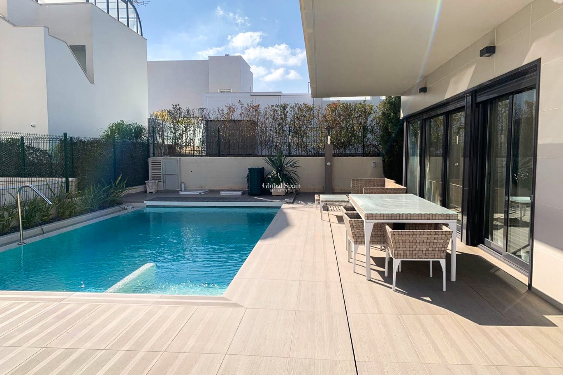 Wederverkoop - Onafhankelijke villa -
ORIHUELA COSTA - CAMPOAMOR